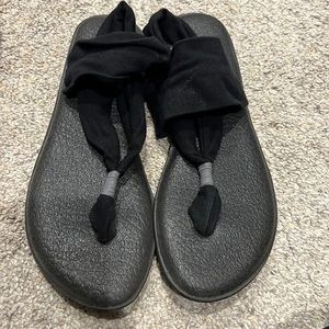 Woman’s size 9 yoga sling sandals